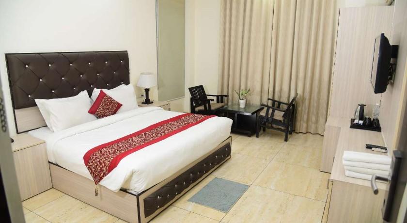 Hotel Amaara Stayz Near Medanta Hospital in Gurgaon