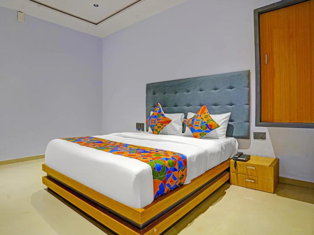 Hotel Nidhivan Palace in Surat
