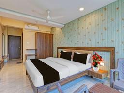 Hotel Om Shiv in Vadodara