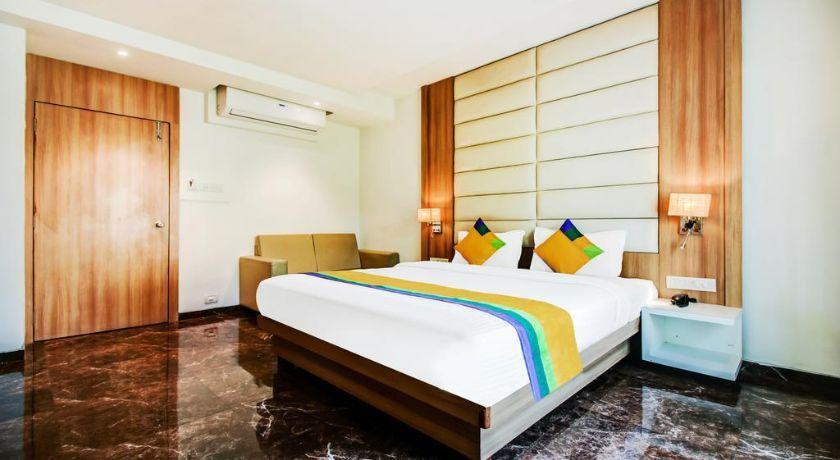 Hotel Royal Oak in Navi Mumbai
