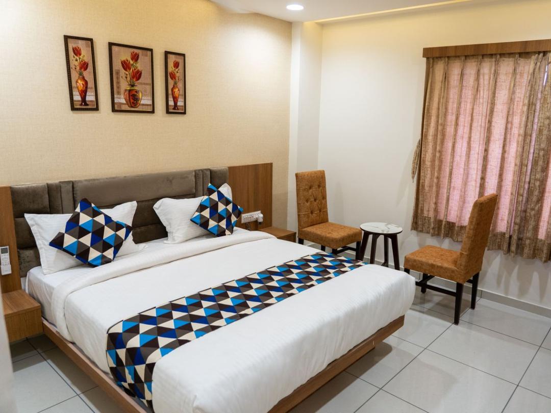 Hotel Lee Grand in Anand