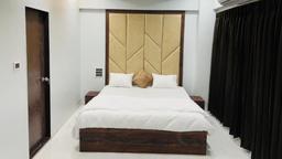 Hotel New City Light in Surat