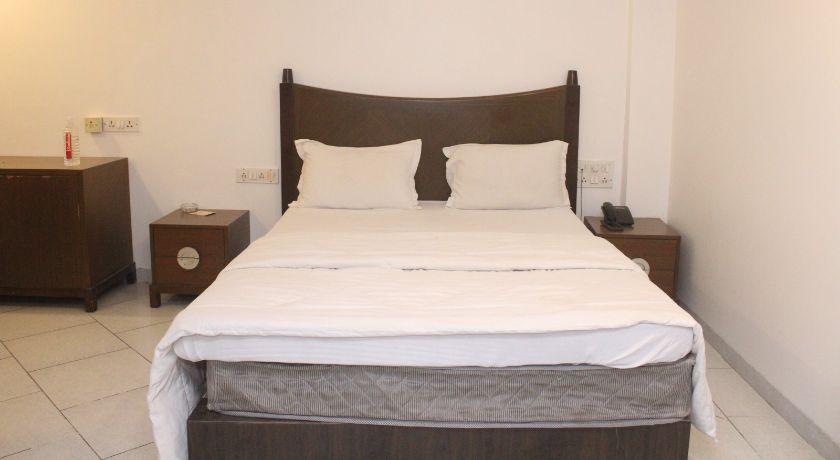 Hotel Western Court in Boisar