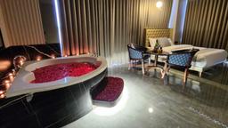 Apricot Hotel | Room With Private Jacuzzi in Ahmedabad