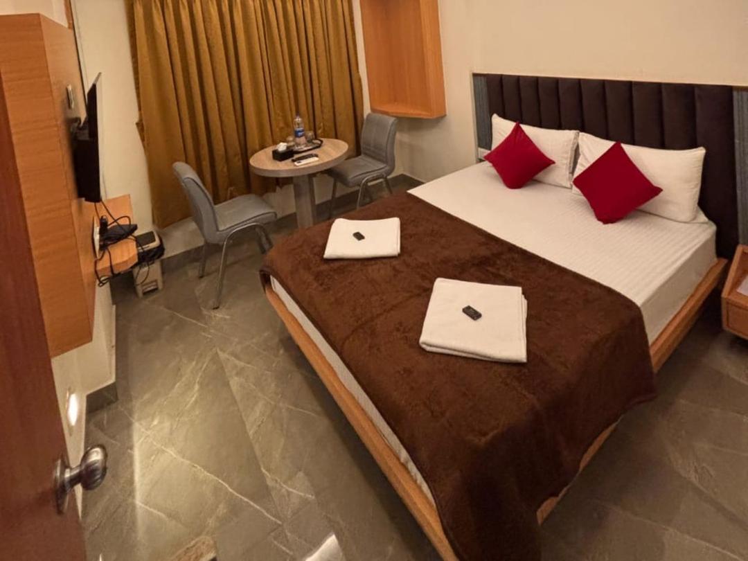 Shri Gopal Lodging and Boarding in Thane