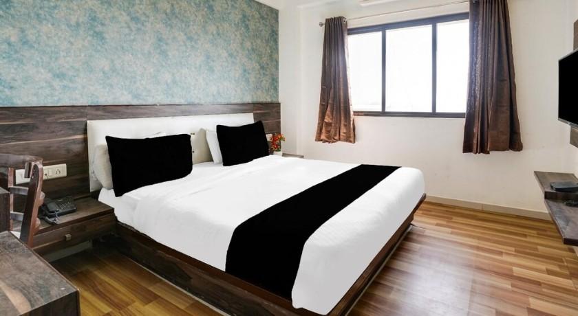 Hotel Dev Palace in Ahmedabad