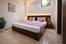 Hotel Pink Taste and Rest in Noida