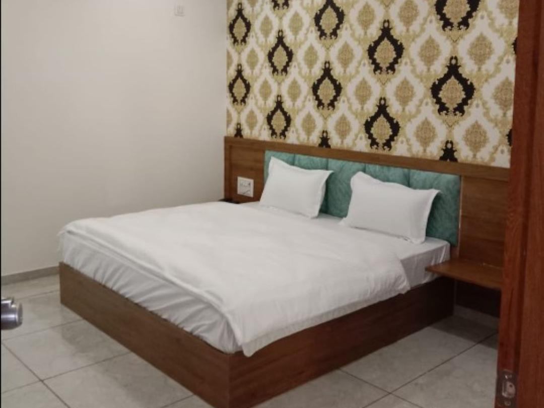 Hotel HK in Halol
