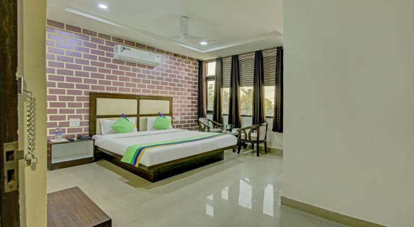 Hotel The Benz in Mohali