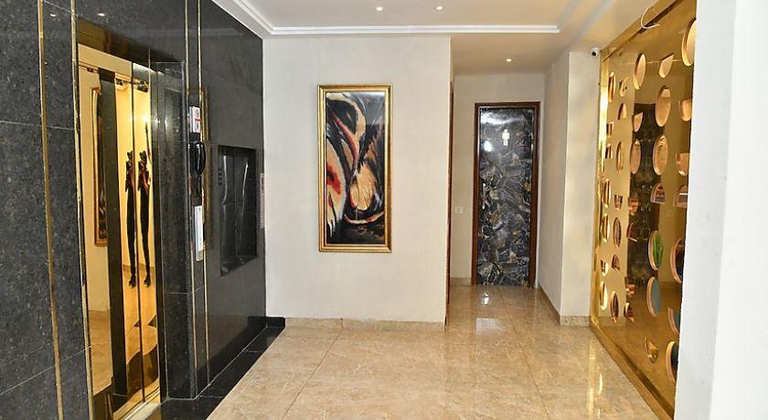 Hotel Pearl Wood in Zirakpur