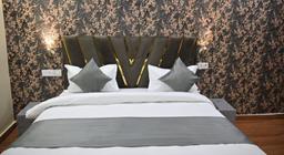 Hotel Raas Plaza in Kanpur
