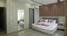 Hotel Glass Inn in Zirakpur