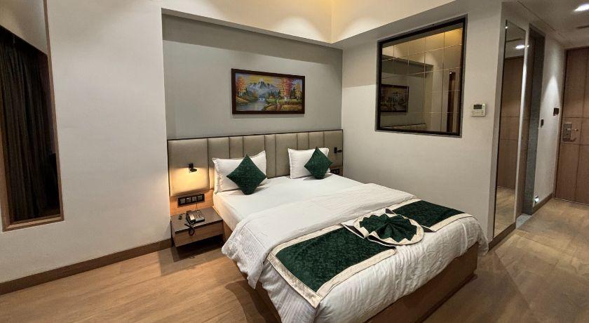Hotel Red Carpet in Vasai