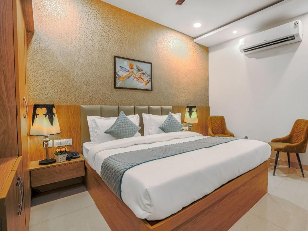 Hotel Devine in Zirakpur