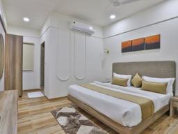 Hotel SR Regency in Anand