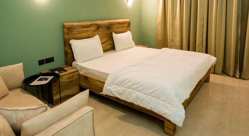 Skystays - Omaxe Hazratganj in Lucknow