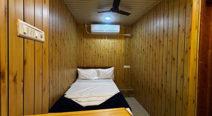 Hotel PKs Shahanai in Thane